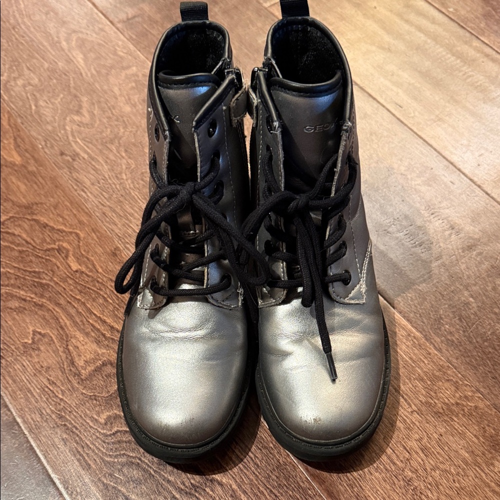 Geox Kids Metallic Silver Lace-Up Ankle Boots